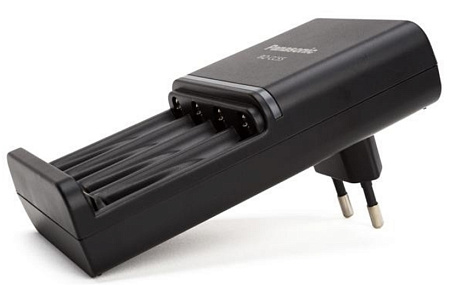Panasonic "Smart-Quick" Charger 4-pos AA/AAA + 4AA 2500mAh, K-KJ55HCD40E Panasonic "Smart-Quick" Charger 4-pos AA/AAA + 4AA 2500mAh, K-KJ55HCD40E